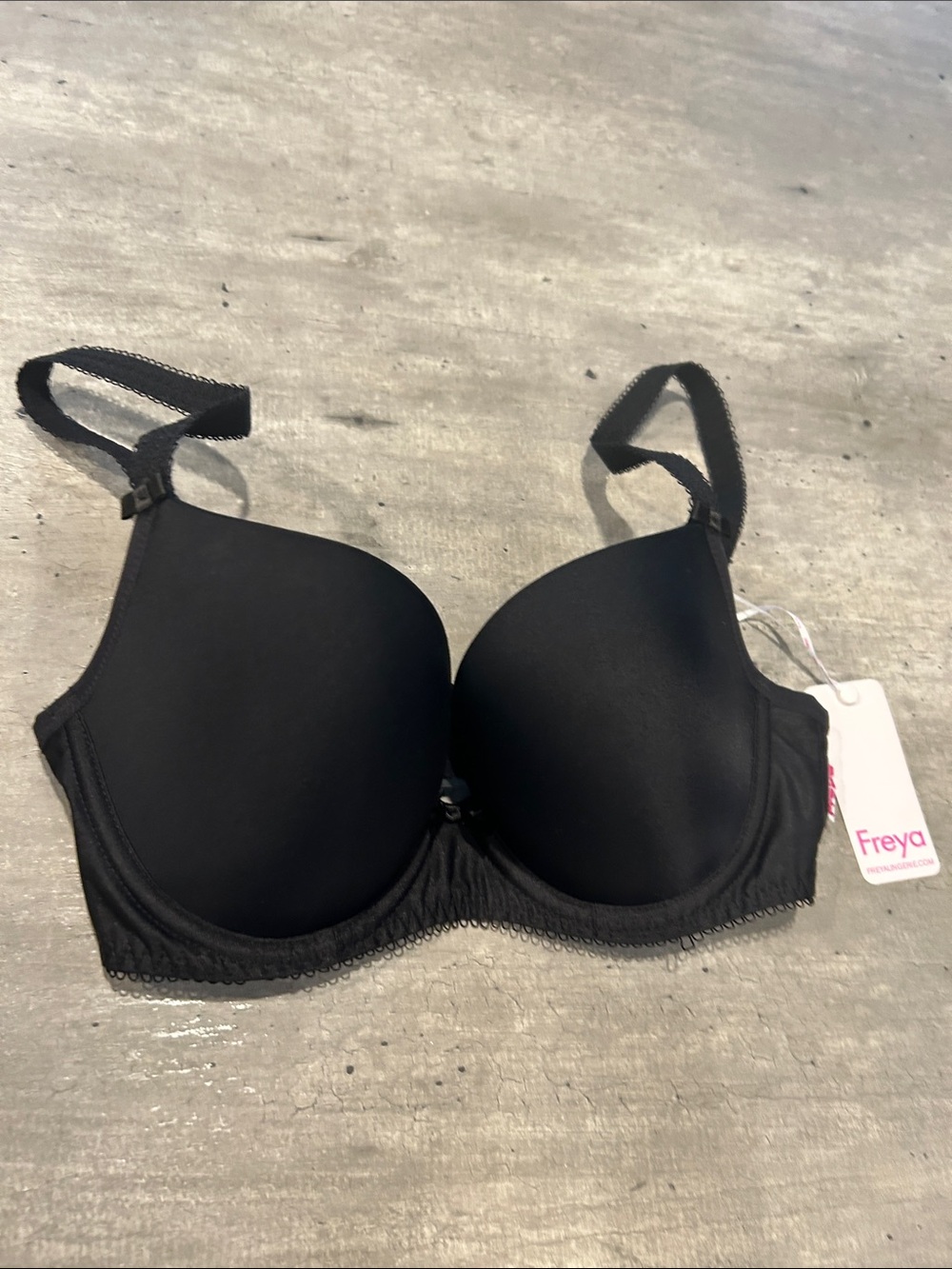 Freya Black Molded Smooth Underwire Bra size 28DDD